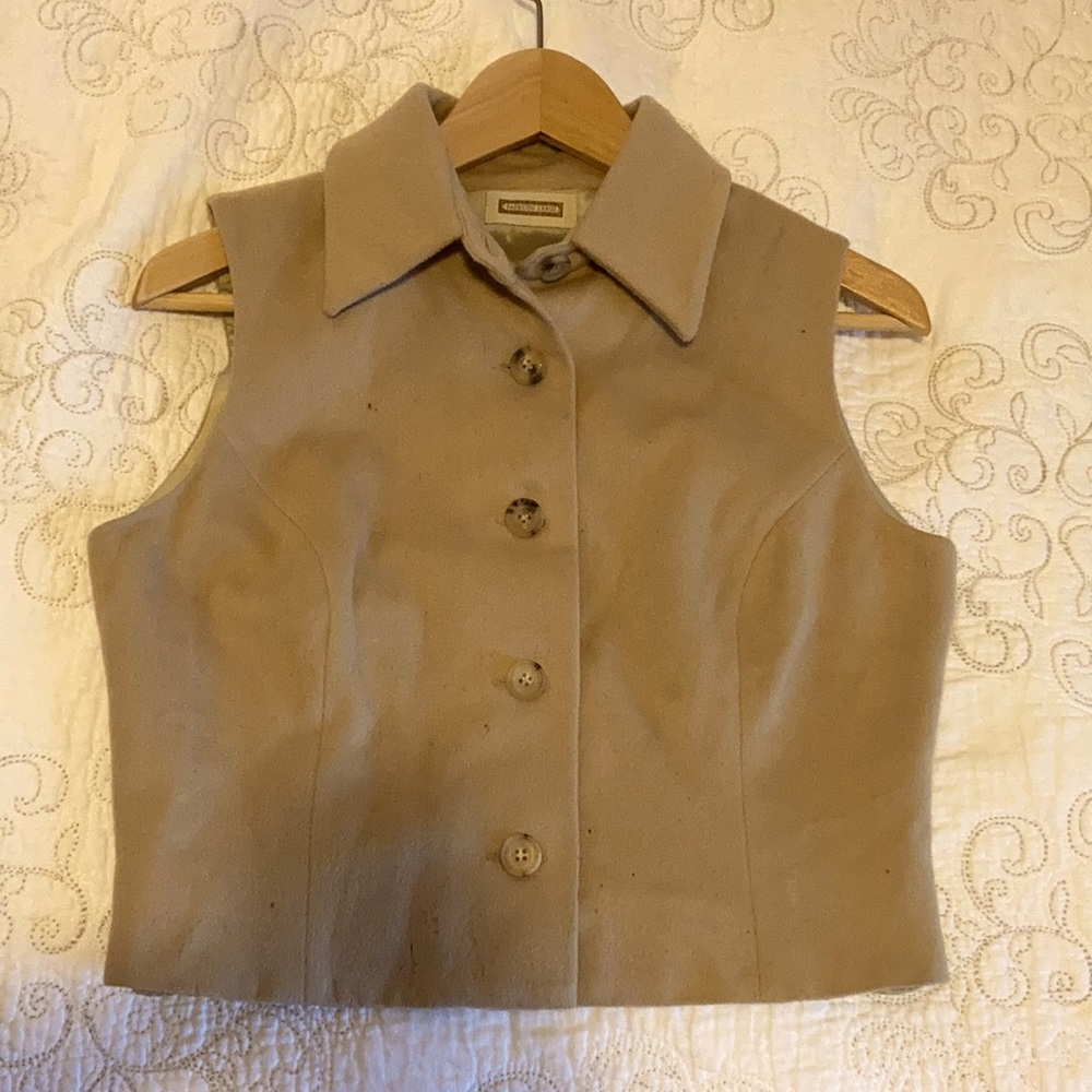 Cute sleeveless button down vest